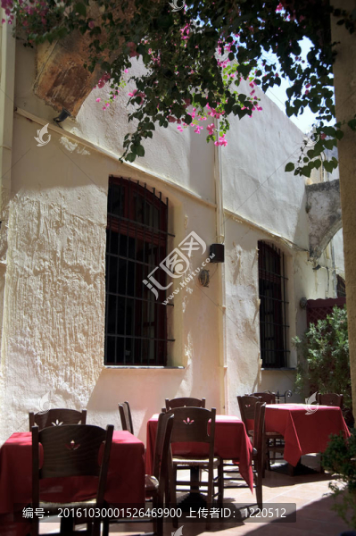羅德的餐廳外；希臘