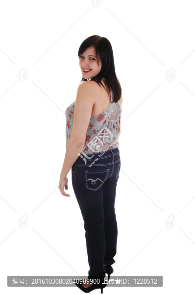 穿牛仔褲的站著的女孩。