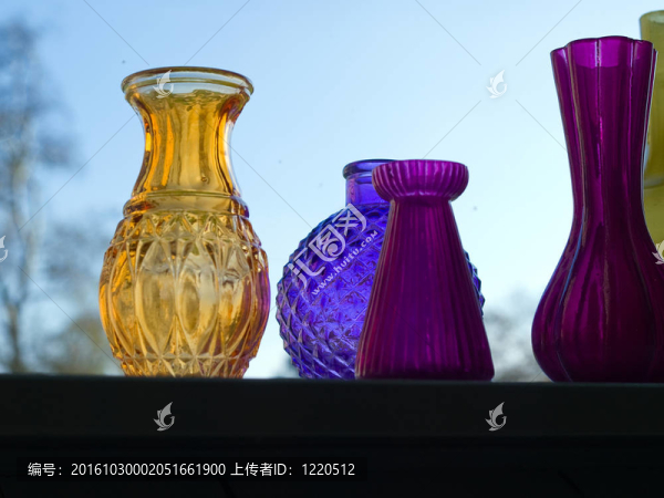 美麗的裝飾玻璃的玻璃水瓶瓶瓶