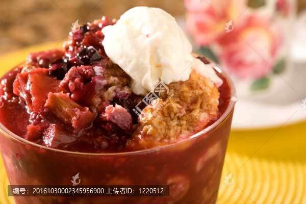 Berry,Cobbler和冰淇淋