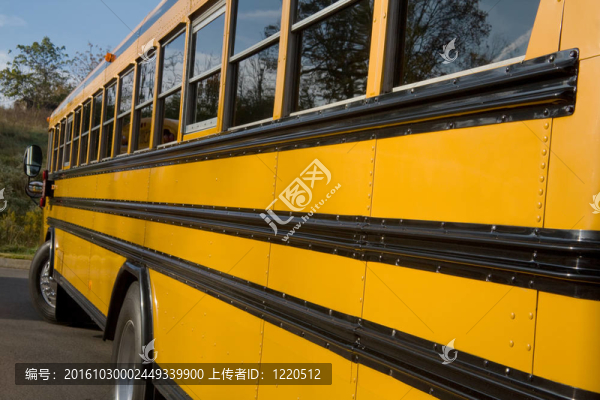 校車