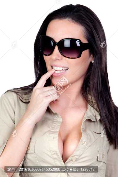 性感的女孩帶著墨鏡
