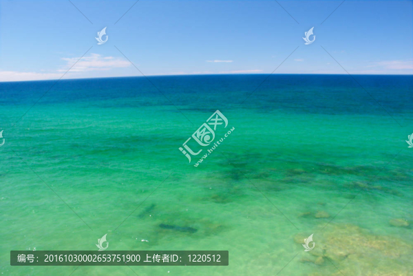 綠松石水背景