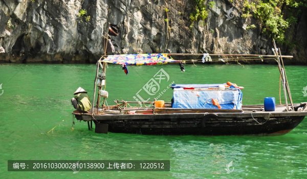 船上的漁夫