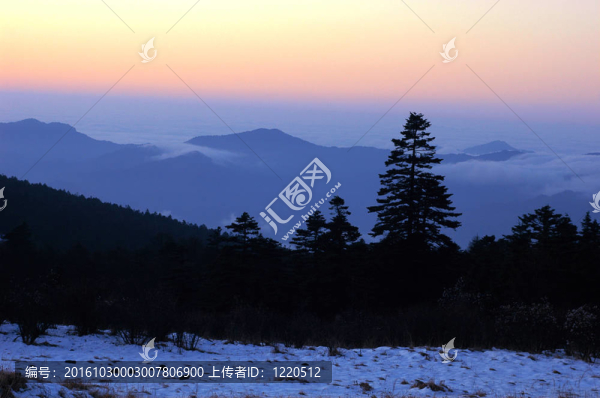 冬季高山景觀