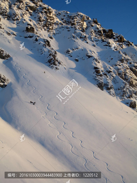 粉雪和滑雪道