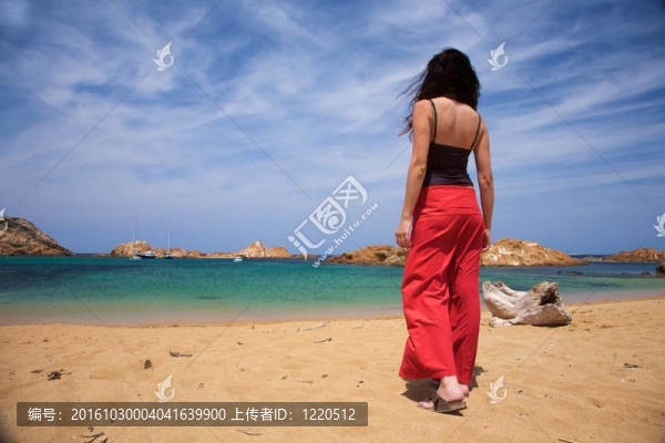 向海走去