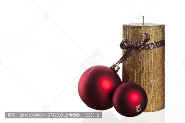 圣誕球蠟燭和松樹上白色的隔離；很多分隔開的可用