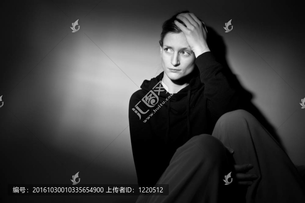 患有嚴重抑郁癥的年輕婦女