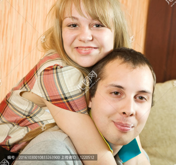 夫妻在家