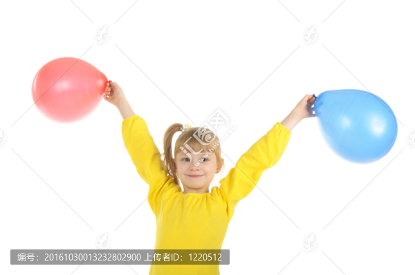 小女孩彩色球
