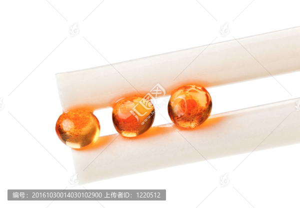 在筷子三紅鮭魚魚子醬球