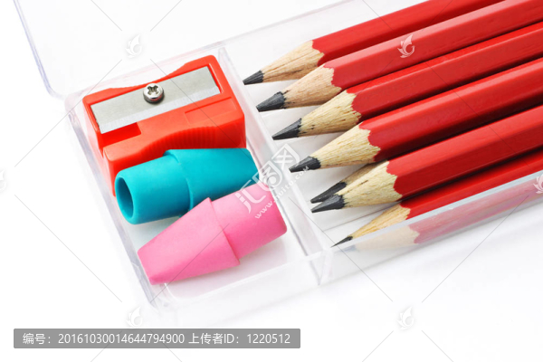 鉛筆；在塑料盒的卷筆刀和橡皮擦