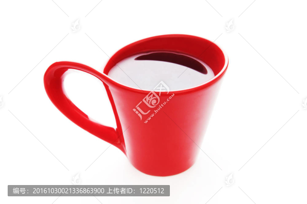 在白色上隔離的一杯茶