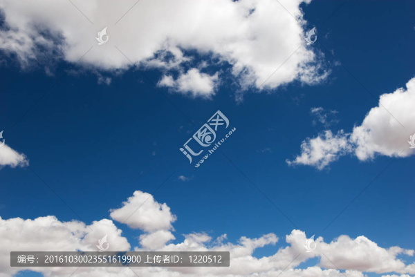 多云的天空背景