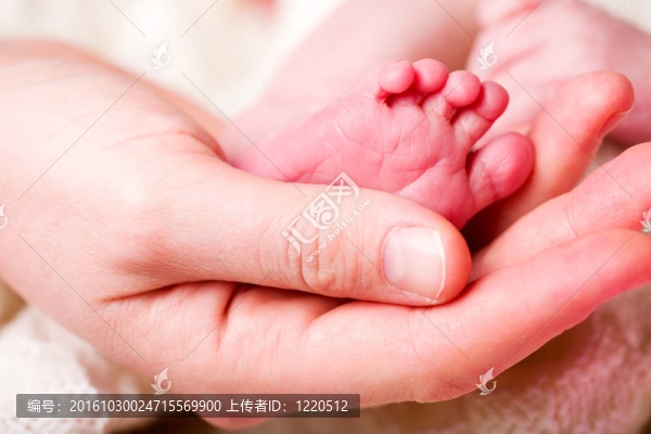 新生嬰兒的腳