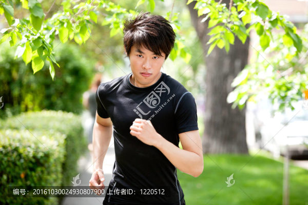 嚴(yán)肅的人慢跑