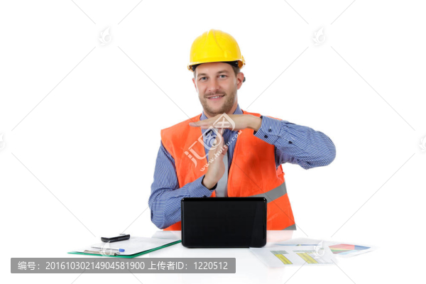 成功吸引白人男子建筑師；超時(shí)