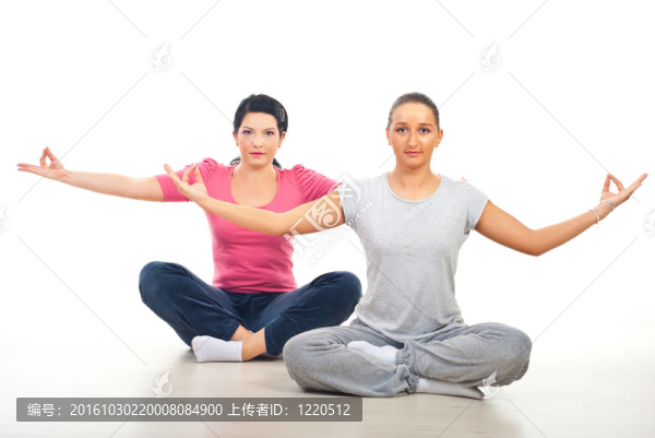 兩個(gè)做瑜伽的女人