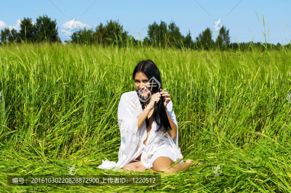 麥田里的女人