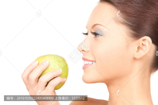 年輕美麗的女人和綠色的蘋果