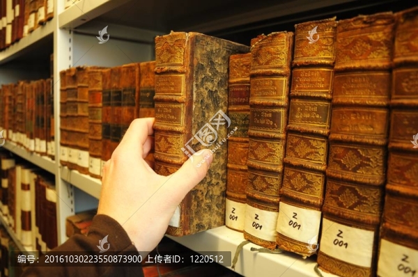 圖書(shū)館里的舊書(shū)