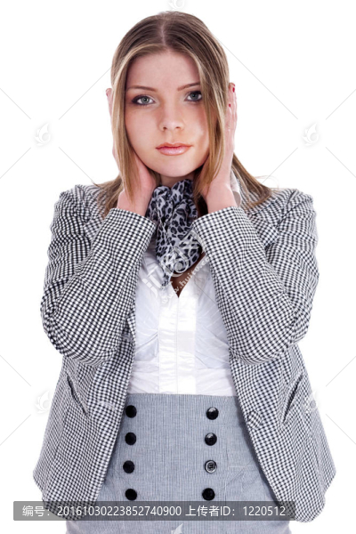 年輕的商業(yè)女性用雙手閉上耳朵