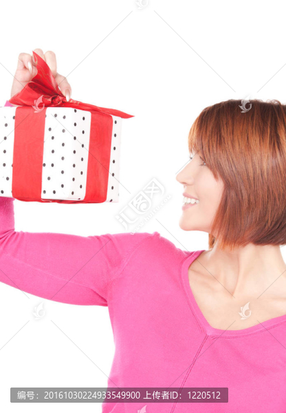 帶禮品盒的快樂女人