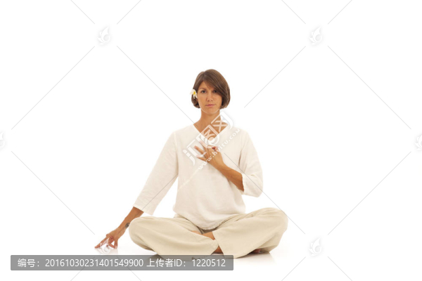 年輕的女人做瑜伽