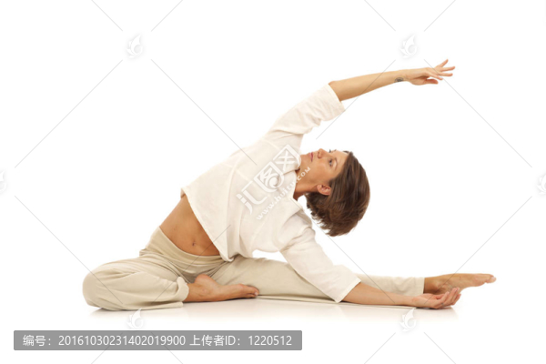 年輕的女人做瑜伽