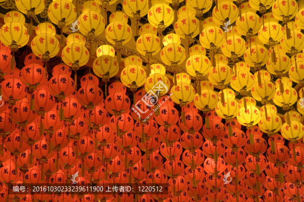 紅色和黃色的燈籠