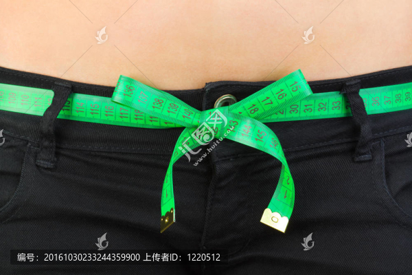 牛仔褲和卷尺-泥