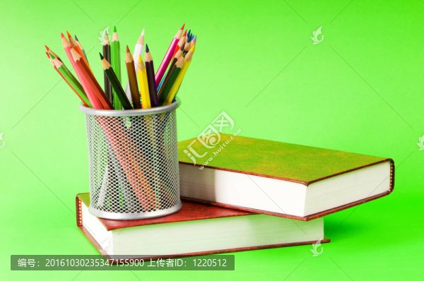 回到學(xué)校的概念與書籍和鉛筆