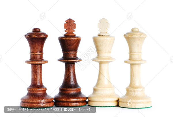 白色背景下的象棋人物