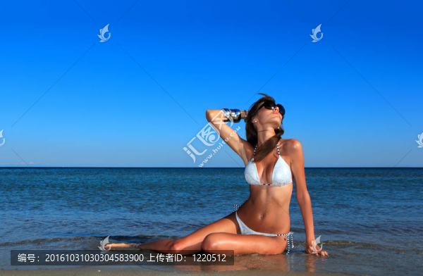 海灘上的女人