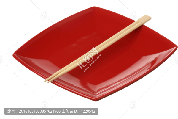 在紅色盤子上的筷子