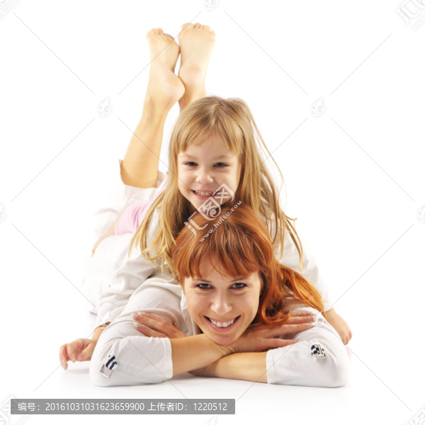 快樂的母親和女兒
