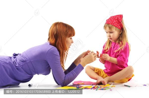 扮演母親和女兒