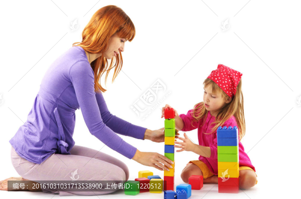 扮演母親和女兒