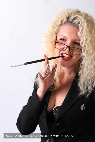 漂亮女人的一個(gè)代言人?；疑慕鸢l(fā)女郎