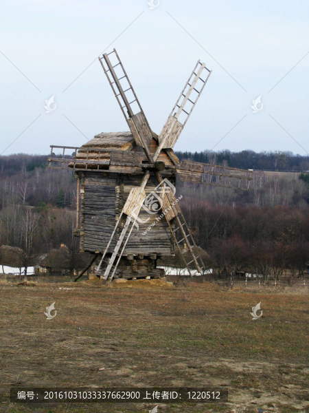 老ukrainien木制風(fēng)車