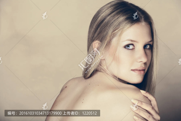 美麗的金發(fā)女人。