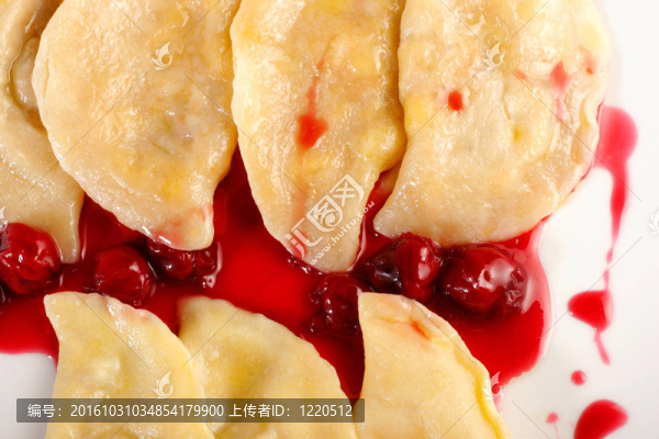 烏克蘭國家菜varenyky（意大利式餛飩）櫻桃特寫