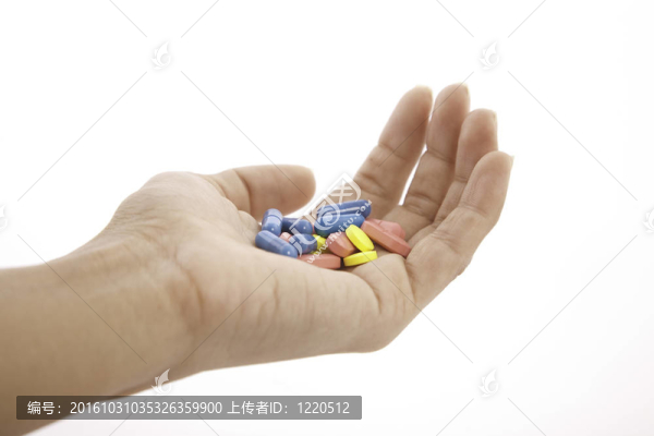 藥片在手