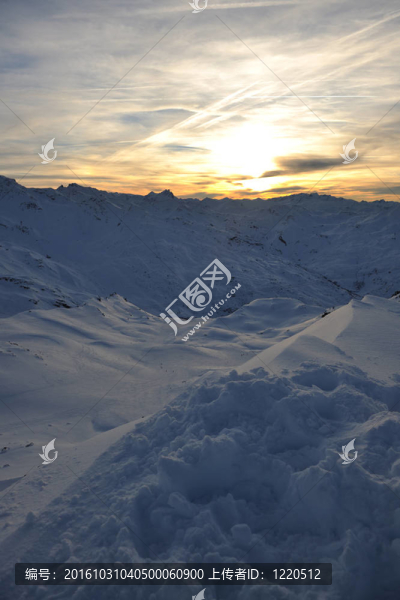 雪山日落