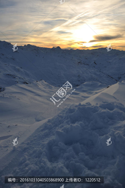 雪山日落