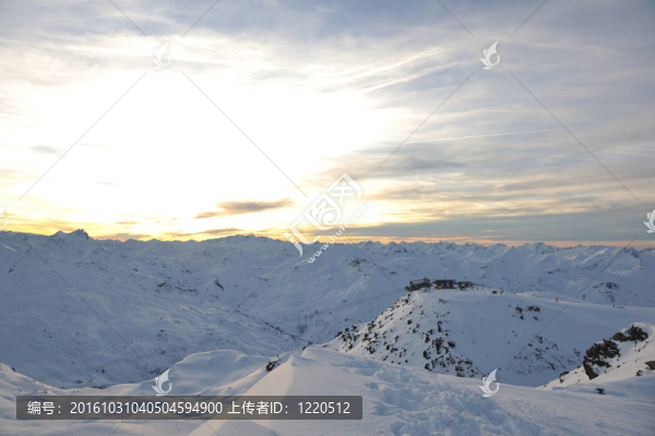 雪山日落