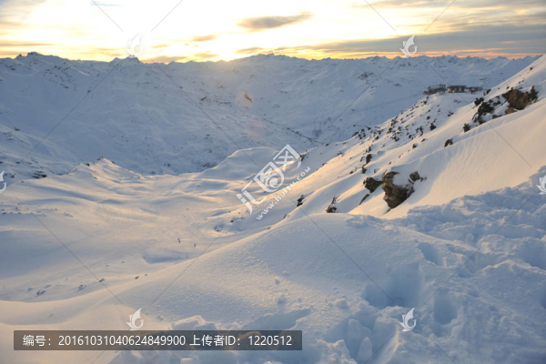 雪山日落