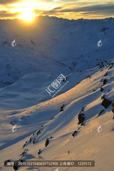雪山日落