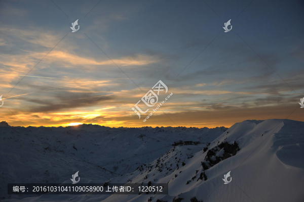 雪山日落